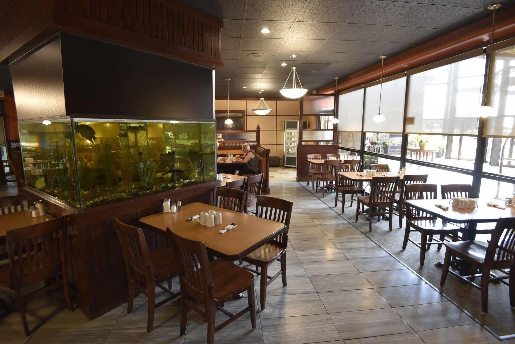 Tropical Inn - North Battleford Buitenkant foto