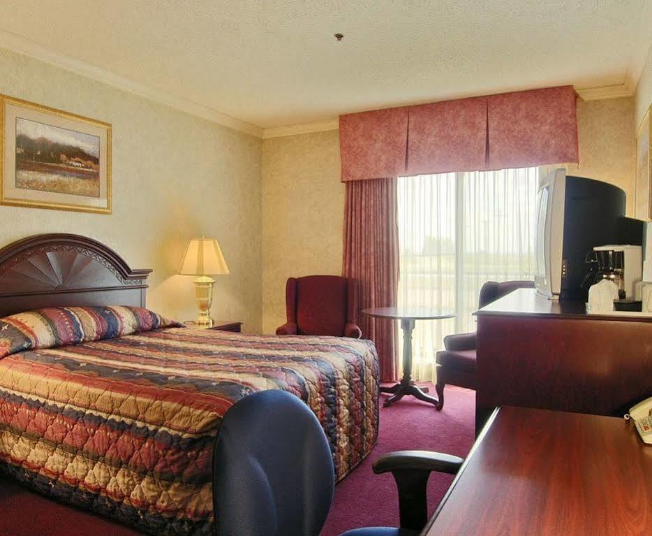 Tropical Inn - North Battleford Buitenkant foto